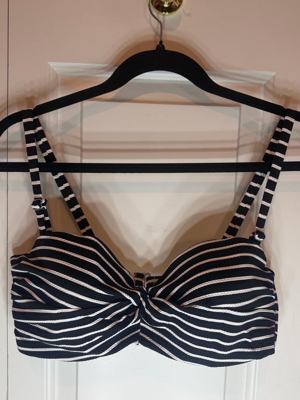 Striped Black & White Twist Bikini Top 🤍🖤